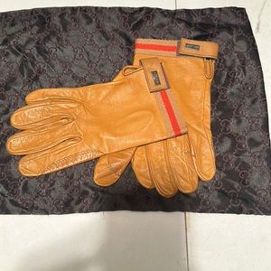 Gucci LEATHER GLOVES
& Hate